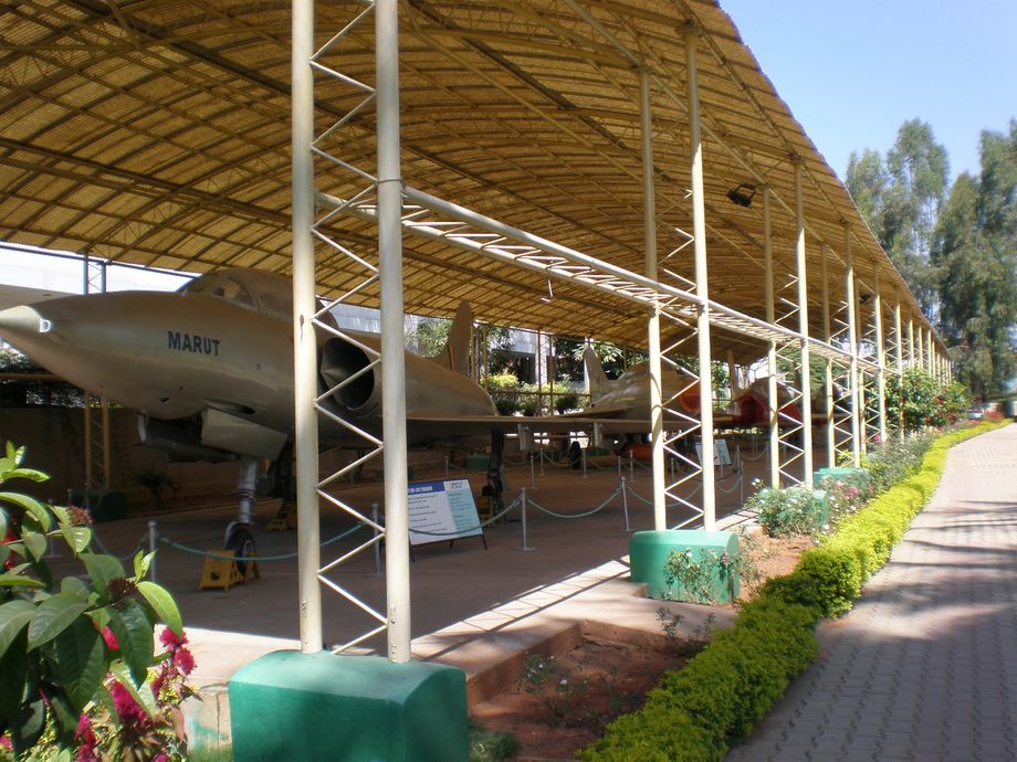 Most of the Centre's exhibits are housed in sun-shade hangars, with 2 halls of more detailed exhibits