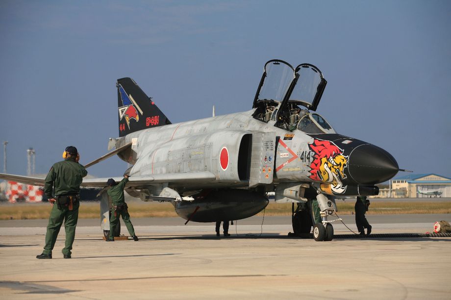 F4EJ Kai 87-8414 of 302 Hikotai being prepped for demonstration at the Naha Air Show, Okinawa on December 9th 2007.  302 Hikotai moved North to Hyakuri AB the following year, switching roles with F15CJs.  Photo © D. Draycott
