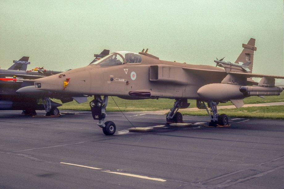 Jaguar GR Mk.1A XZ362 ‘GC’ of 54 Squadron at RAF Marham in 1992.  Although around 36 Jaguars were painted pink only 13 actually participated in Operation Granby.  XZ362 stayed behind and was presented at the Queen’s review of the RAF on its 75th Anniversary and gives a good idea of what the ARTF finish looked straight out of the paint shop!  Photo © D. Draycott.